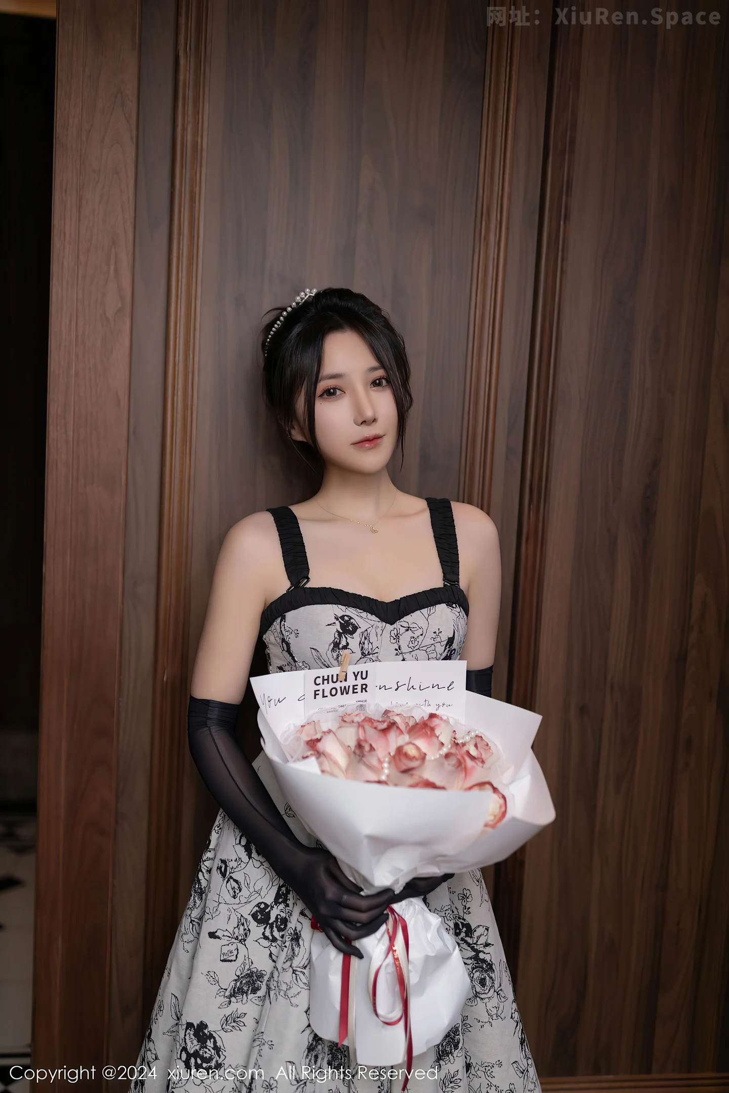 图片[5]-[XiuRen秀人网]VOL.8109 模特鱼子酱Fish生日主题性感灰色连衣长裙秀曼妙身姿诱惑写真80P-秀人网官方网站